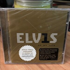 ELVIS 30 #1 Hits CD - Gold Cover
